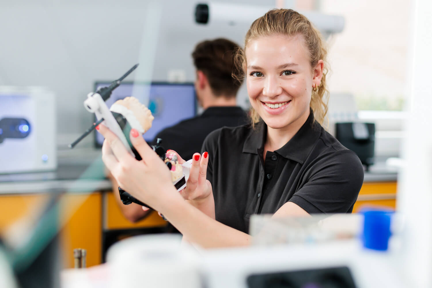 Mit der DENTARA GROUP gestalten Sie die Unternehmensnachfolge für Ihr Lebenswerk erfolgreich.