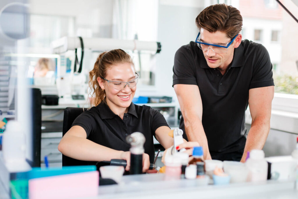 Mit der DENTARA GROUP gestalten Sie die Unternehmensnachfolge für Ihr Lebenswerk erfolgreich.