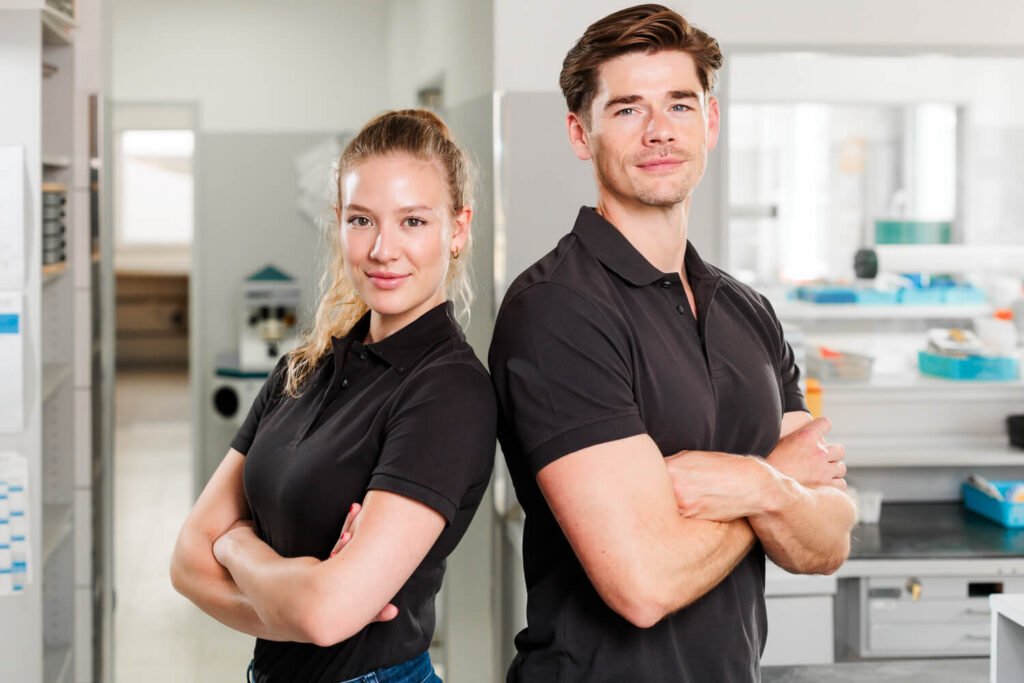 Bei der Unternehmensnachfolge Ihres Dentallabors sollten Sie den Kaufvertrag prüfen lassen.