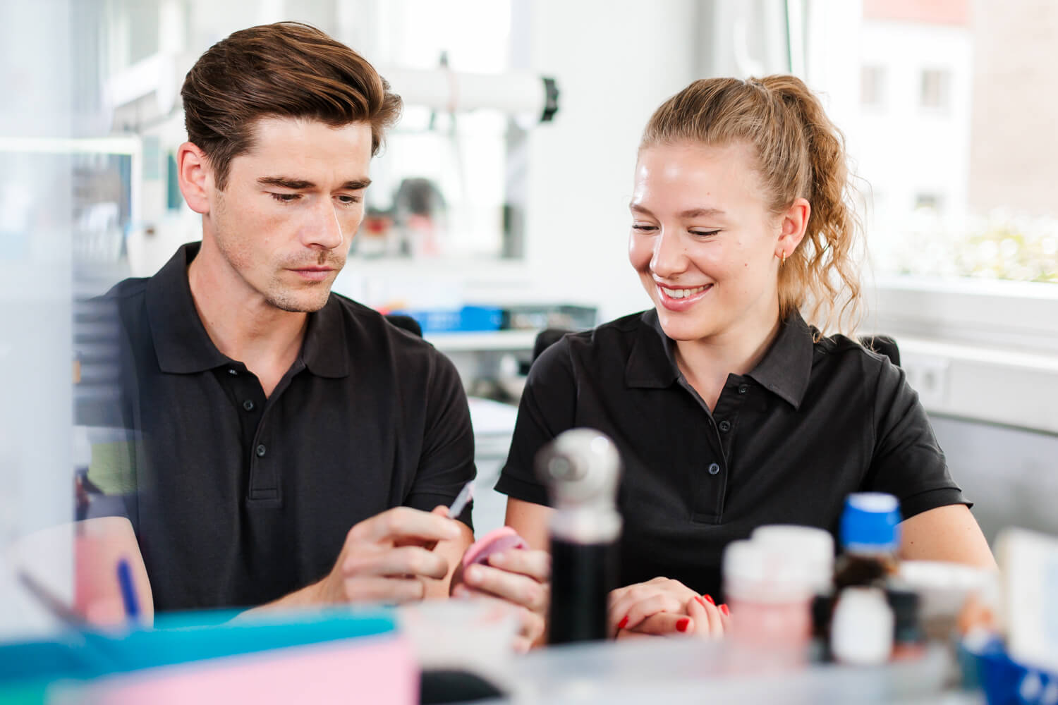 Signing und Closing im Dentallabor: Darauf kommt es bei Ihrer Übergabe an!